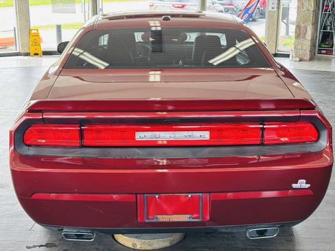 Used 2014 Dodge Challenger R/T RWD image 9