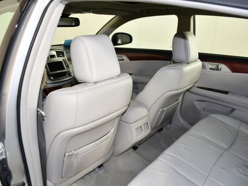 Used 2012 Toyota Avalon Limited FWD image 47