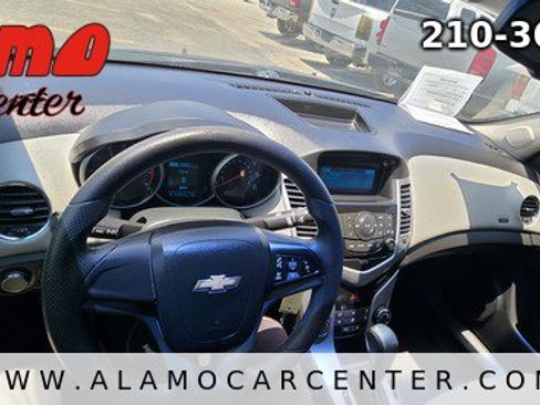 Used 2013 Chevrolet Cruze LS FWD image 40