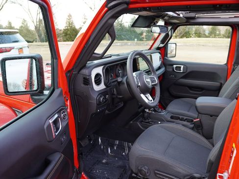 Certified 2025 Jeep Wrangler Unlimited Sahara w/ Safety Group AWD/4WD image 16