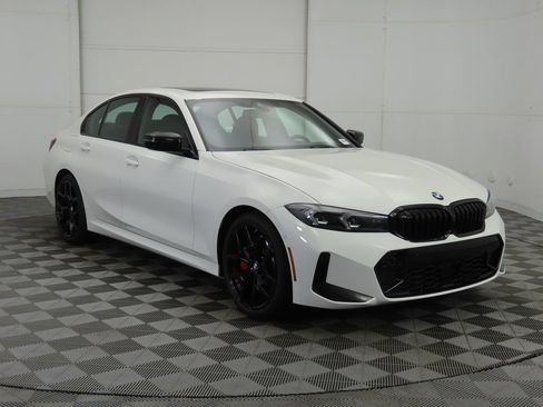 Used 2026 BMW 330i Sedan w/ M Sport Package RWD image 4