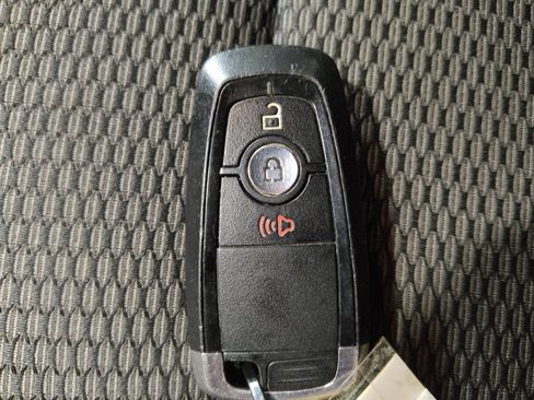 Used 2018 Ford Explorer XLT image 32