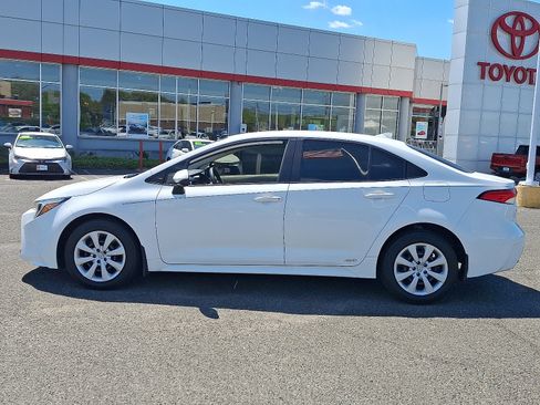 Used 2023 Toyota Corolla LE w/ Carpet Mat Package (TMS) AWD/4WD image 4