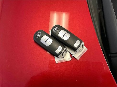 Used 2020 Toyota Yaris LE FWD image 9