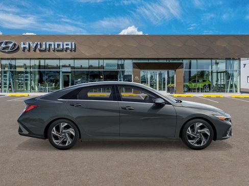 New 2026 Hyundai Elantra Limited FWD image 7