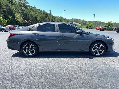 Used 2023 Hyundai Elantra SEL w/ Convenience Package FWD image 4