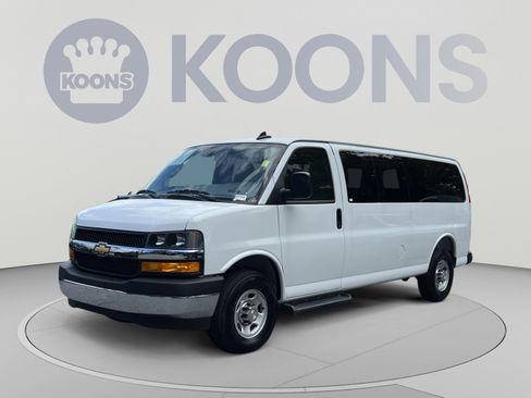 Used 2025 Chevrolet Express 3500 LT w/ LT Preferred Equipment Group RWD image 5