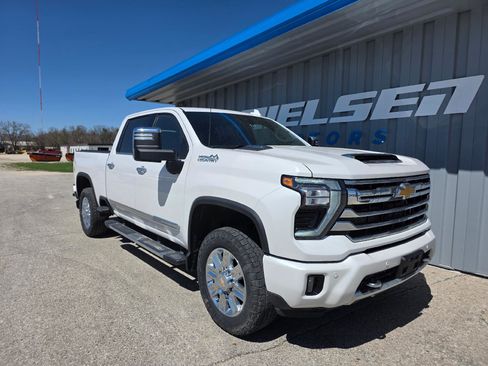 Used 2024 Chevrolet Silverado 2500 High Country w/ Technology Package AWD/4WD image 4