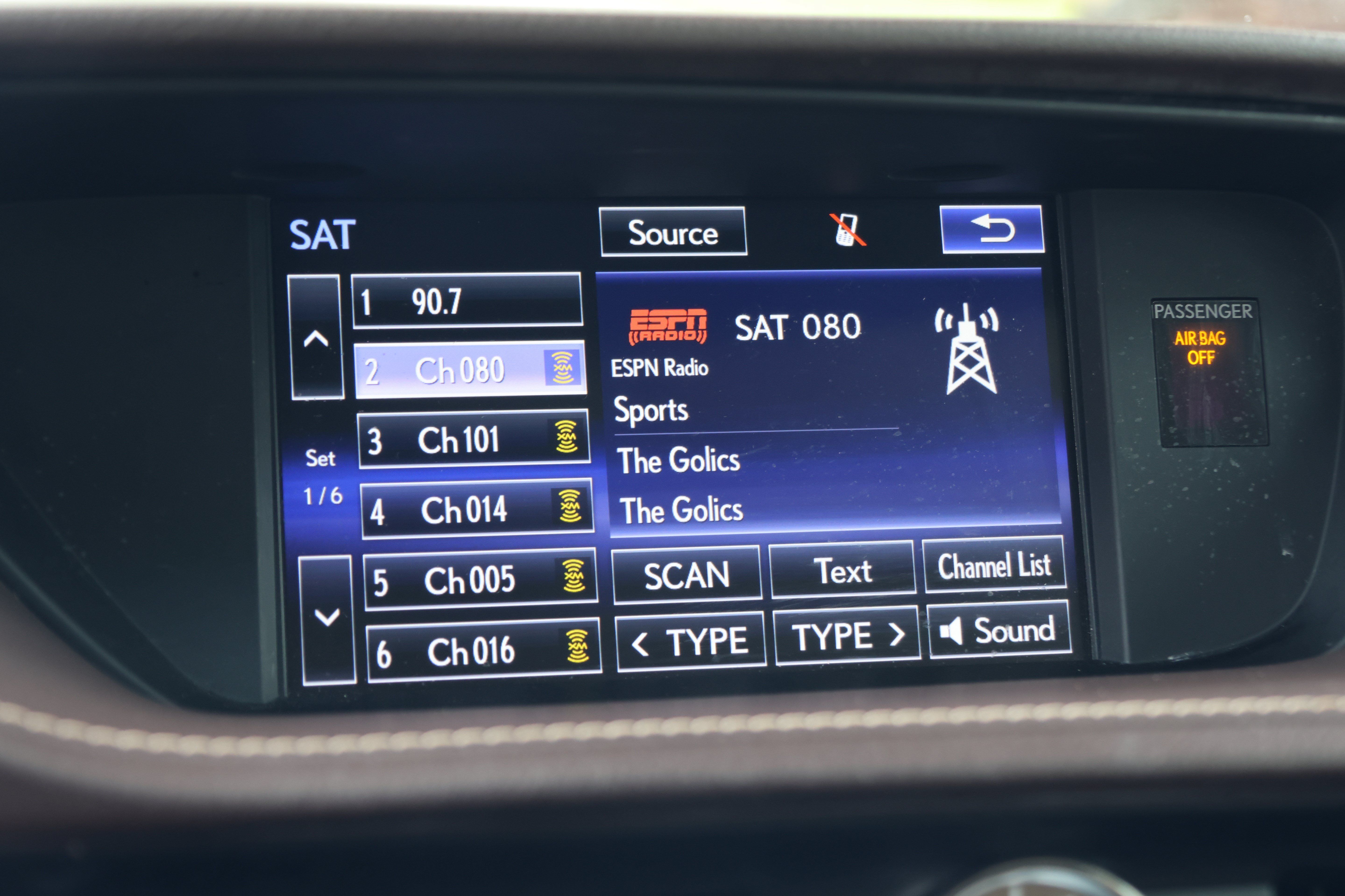 Used 2016 Lexus ES 300h w/ Luxury Package w/Wood Trim FWD image 24