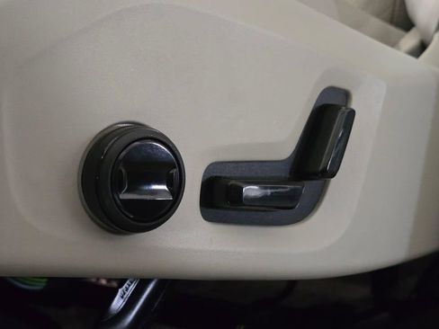 Certified 2025 Volvo XC90 T8 Plus image 26