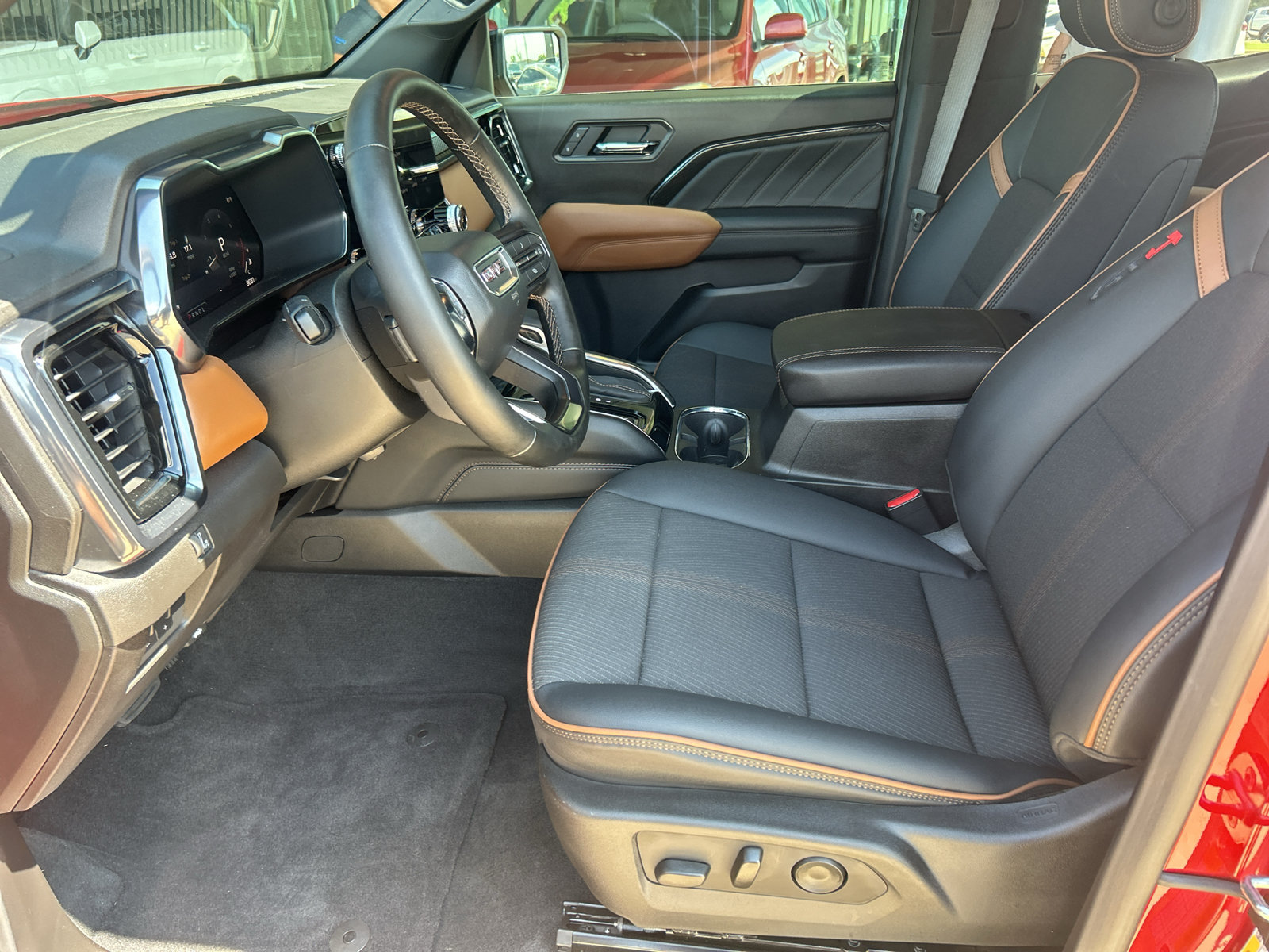 Used 2025 GMC Canyon AT4 AWD/4WD image 18