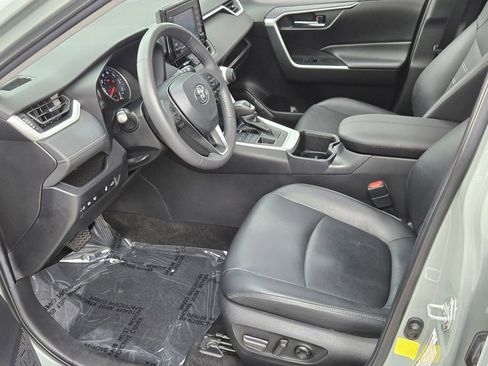 Used 2022 Toyota RAV4 XLE Premium AWD/4WD image 10