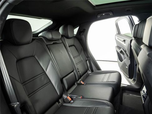 Certified 2026 Porsche Cayenne Coupe AWD/4WD image 23