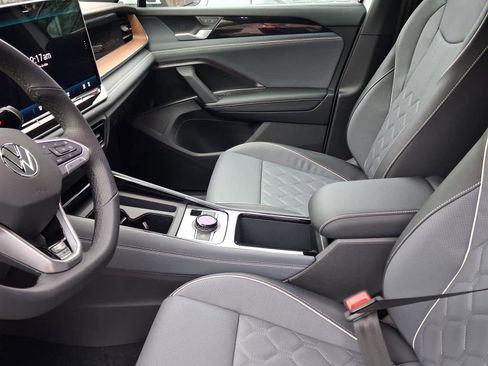 New 2026 Volkswagen Tiguan SEL R-Line AWD/4WD image 16