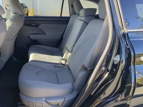 Used 2023 Toyota Highlander L image 20