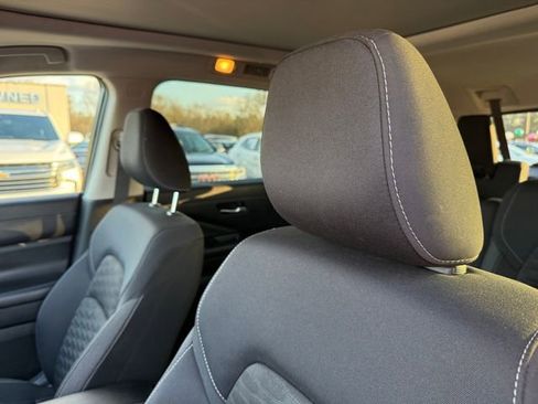 Used 2022 Nissan Pathfinder SV w/ SV Premium Package image 10