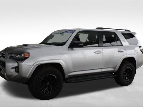 Used 2020 Toyota 4Runner TRD Off-Road AWD/4WD image 7