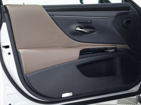 Certified 2025 Lexus ES 300h w/ Premium Package image 12