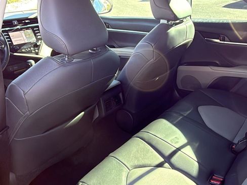 Used 2020 Toyota Camry XLE image 24
