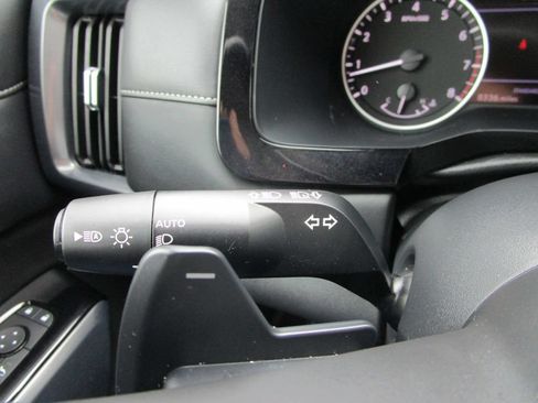 Used 2024 Nissan Pathfinder SL FWD image 29