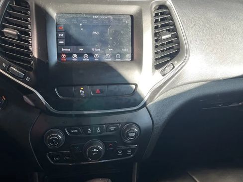 Used 2019 Jeep Cherokee Latitude Plus w/ Cold Weather Group image 13