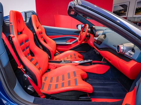 Used 2022 Ferrari F8 Tributo RWD image 18