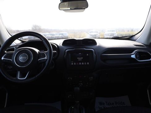 Used 2019 Jeep Renegade Latitude w/ Cold Weather Group image 14