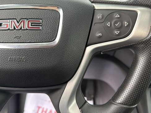 Used 2023 GMC Acadia SLE image 16