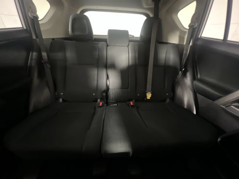 Used 2018 Toyota RAV4 LE FWD image 32