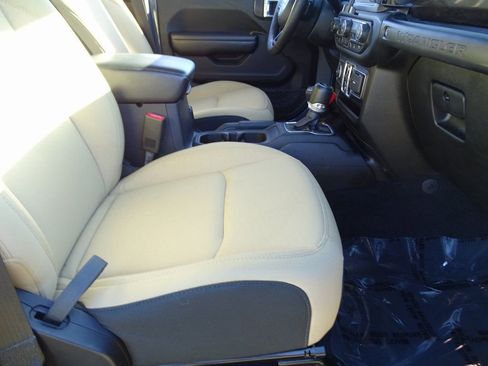 Used 2020 Jeep Wrangler Unlimited Sport image 10