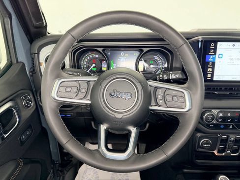 Used 2025 Jeep Wrangler Unlimited Sahara AWD/4WD image 14