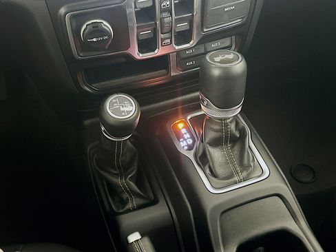 Used 2023 Jeep Wrangler Unlimited Sahara AWD/4WD image 25