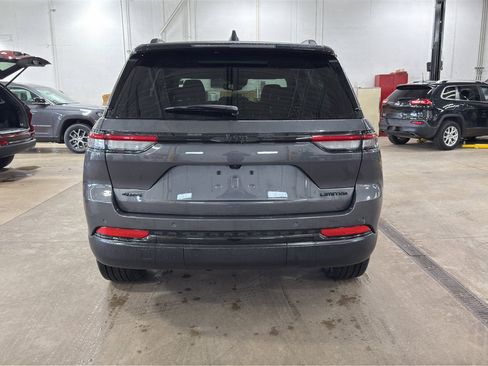 Used 2024 Jeep Grand Cherokee Limited w/ Black Appearance Package image 5
