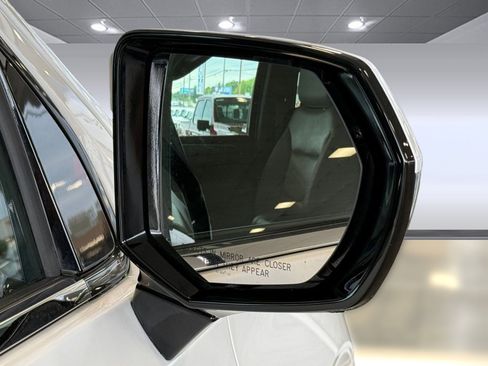 Used 2024 Chevrolet Suburban LT RWD image 34