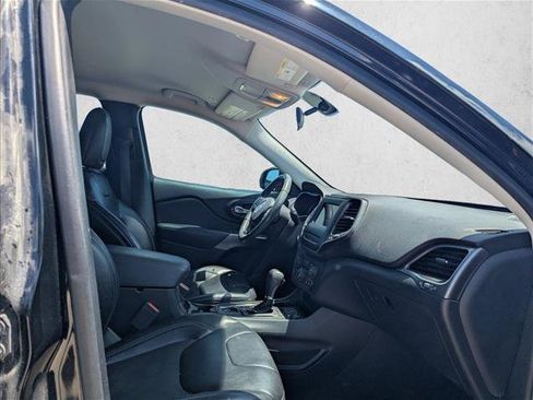 Used 2019 Jeep Cherokee Latitude Plus FWD image 15