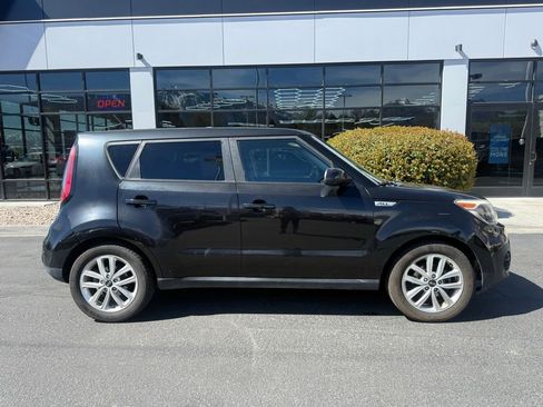 Used 2018 Kia Soul + image 8