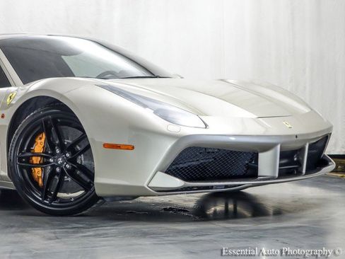 Used 2016 Ferrari 488 GTB RWD image 2