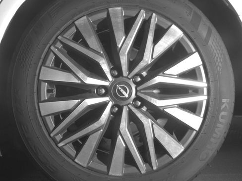 Used 2025 Nissan Altima 2.5 SV FWD image 12