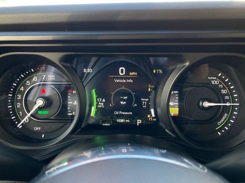 Used 2025 Jeep Wrangler Unlimited Sahara image 12