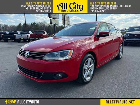 Used 2012 Volkswagen Jetta TDI FWD image 3