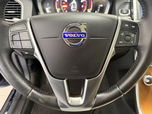 Used 2017 Volvo XC60 T6 Inscription w/ Preferred Option Package AWD/4WD image 12
