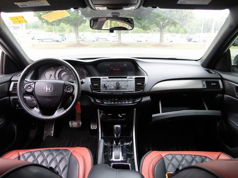 Used 2017 Honda Accord Sport image 16