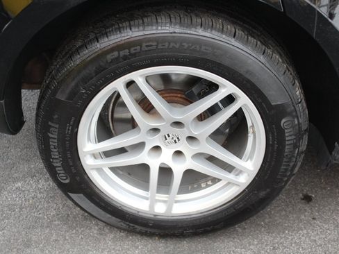 Used 2020 Porsche Macan image 25