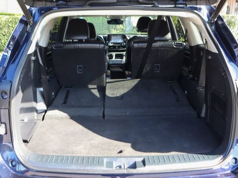 Used 2022 Toyota Highlander XLE FWD image 9