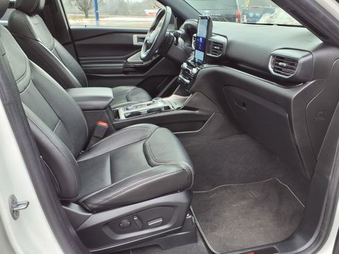 Certified 2022 Ford Explorer ST w/ Equipment Group 401A image 11