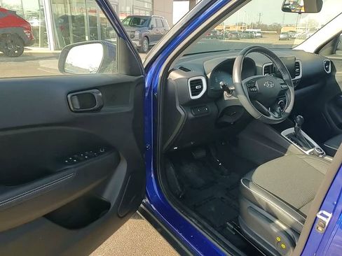Certified 2025 Hyundai Venue Limited image 2