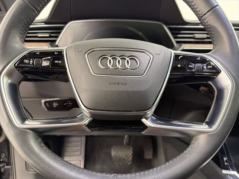 Used 2019 Audi e-tron Prestige w/ Prestige Package AWD/4WD image 17