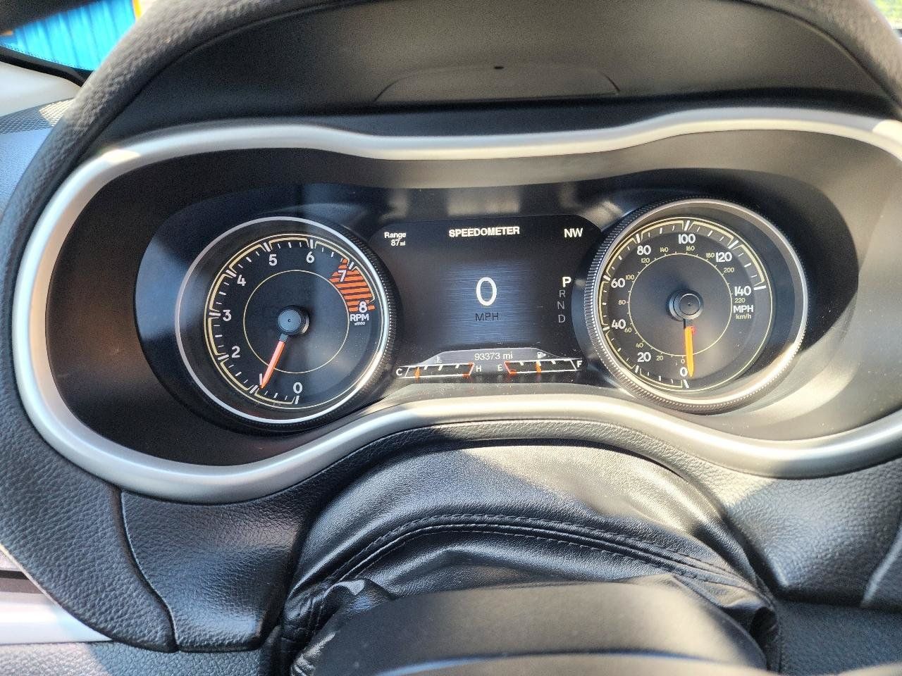 Used 2016 Jeep Cherokee Trailhawk w/ Leather Interior Group AWD/4WD image 18