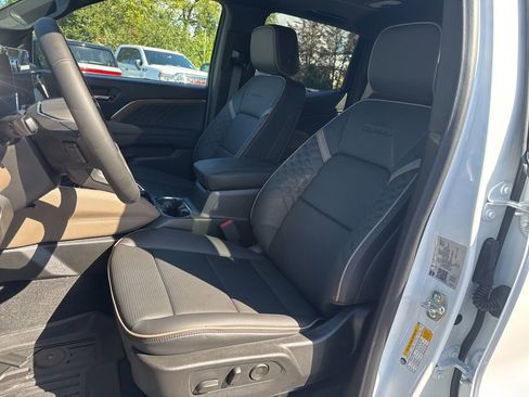 New 2026 GMC Canyon Denali image 10