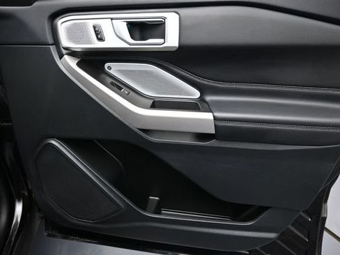 Certified 2023 Ford Explorer Limited w/ Limited Technology Package AWD/4WD image 32